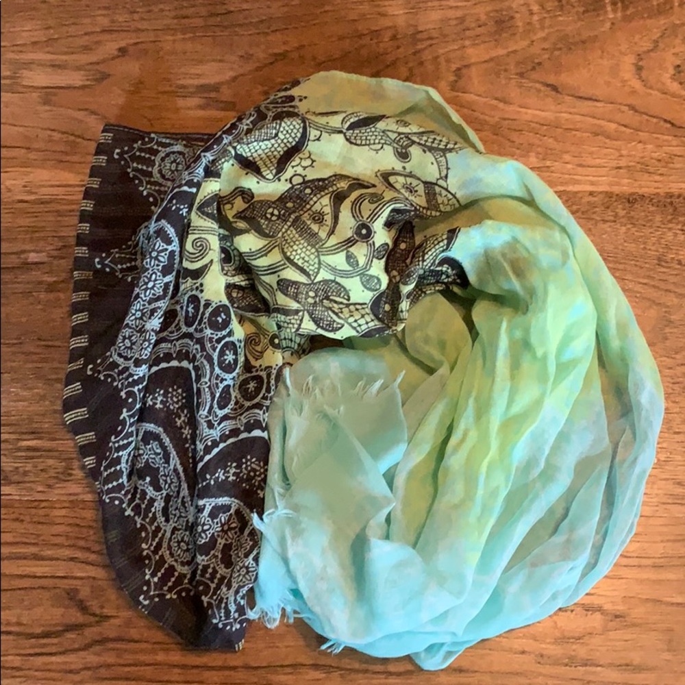 Charming Charlie scarf - Picture 1 of 2